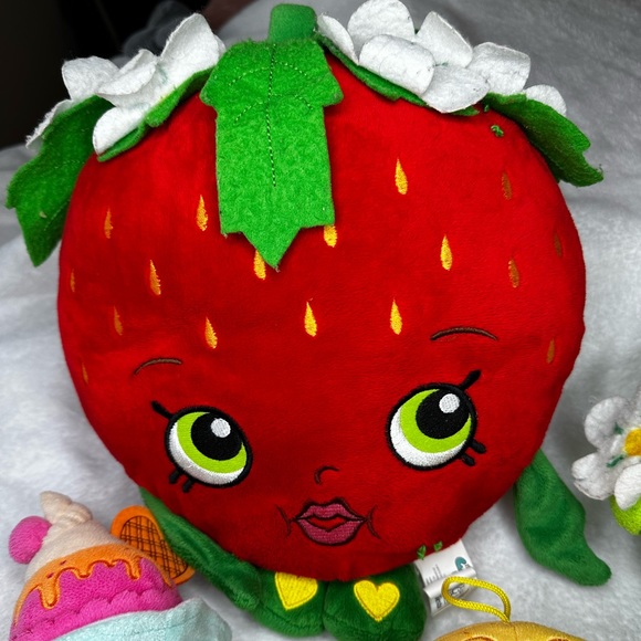 🍓SHOPKINS 5 Plush Bundle - Preloved - Picture 9 of 13